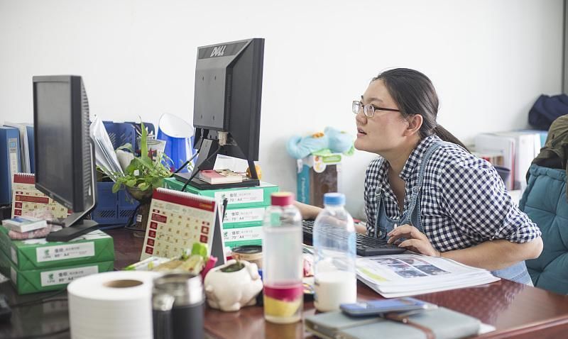 肝不好了，眼睛或会出现这4种“情况”，占一个也要注意