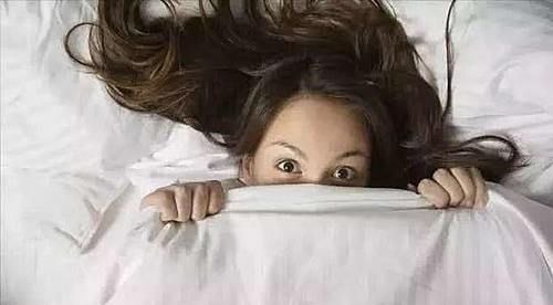 开水|建议大家:睡前往开水里悄悄放几粒,失眠没了,梦也少了,第二天人也精神了