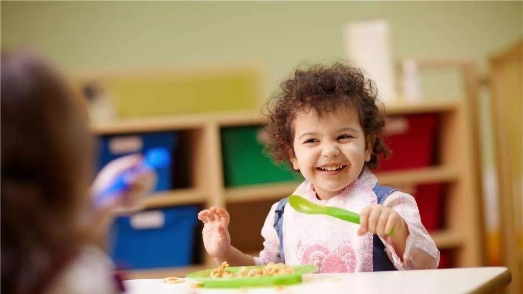 矮小|医生直言:7种疾病可能对孩子身高有影响,如何避免孩子身高偏矮?