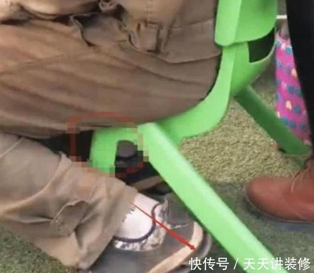 幼儿园家长会,爸爸穿工作服被拍下,照片发上网引发热议