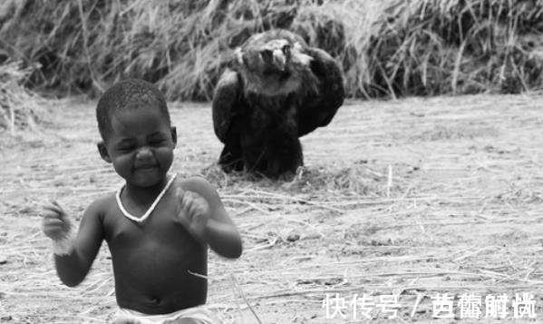 获奖#凭借残忍照片获奖无数,作者却在骂声中自尽,27年后女孩现状怎样!