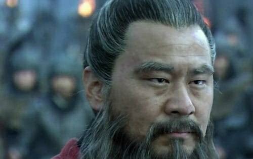 三国|三国曹操知人善用而关羽傲慢自大，为什么成了曹操最看重的人
