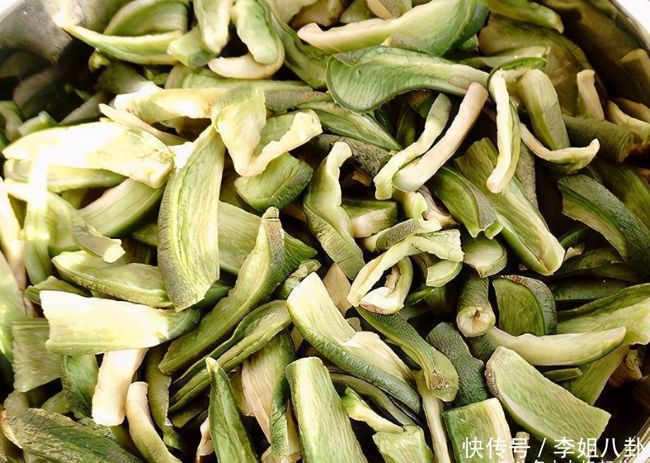 遇到青萝卜别手软,我一买就是10斤,晒干了存着,天冷就少了