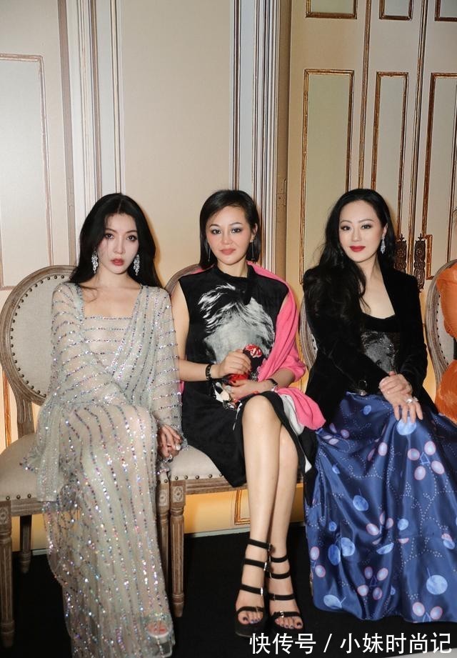 名媛|58岁章小蕙才是“真名媛”,穿高定裙看秀,一眼看出来是不是贵妇