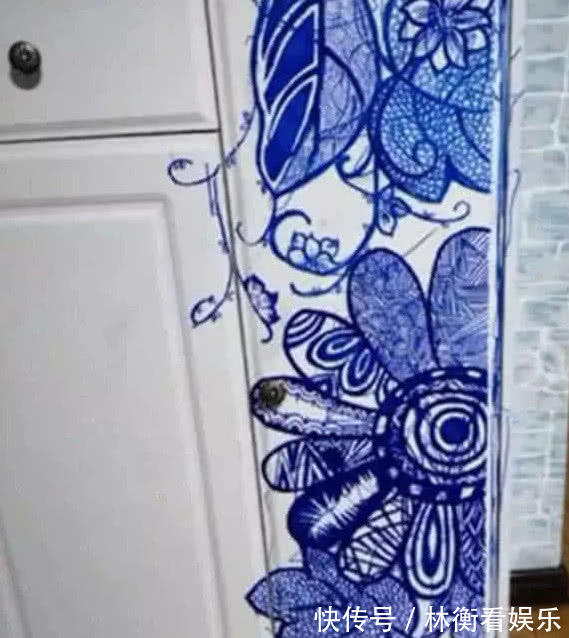 妙招|女儿在门上乱涂乱画,美术生妈妈想出妙招,网友这才是教育