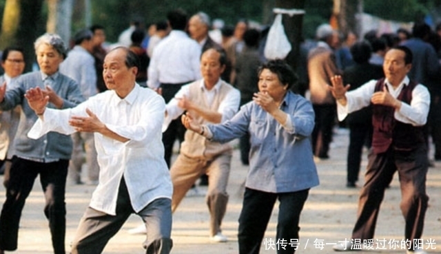 毕竟|"废物式养老"悄然兴起,正在毁掉老年人生活,年轻儿女不以为然