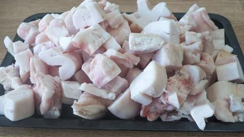 农村姑娘教你这样熬制猪油,出油量高,雪白无腥气,油渣焦黄酥脆