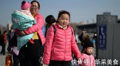 养育|头胎生女儿,二胎是四胞胎,三胎终于有儿子,这阵仗简直无人能及