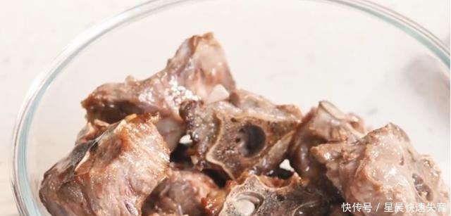 羊蝎子怎么做最经济,看看这个火锅底就全知道了,简单迅捷易上手