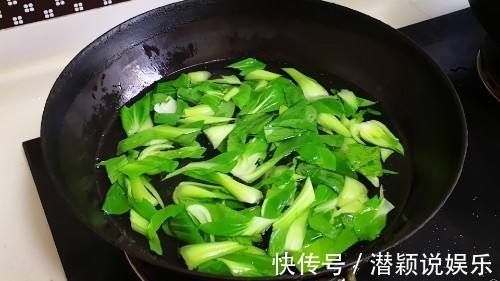 青菜|炒青菜时，最忌直接下锅炒，大厨多加2步，青菜又脆又绿又好吃