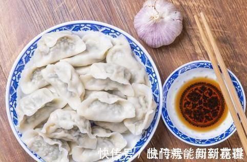 大厨|煮冻饺子,最忌开水下锅,饭店大厨:掌握3点,饺子鲜香不破皮