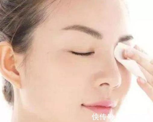 洗脸|4个错误的洗脸方法,让脸加速“变老”,前两条很多人犯