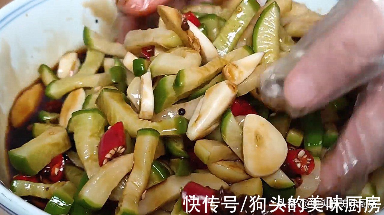 老爸教我的祖传腌萝卜配方，做法简单好储存，又香又脆，太好吃了