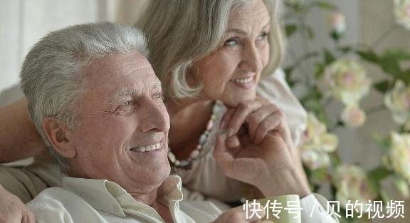 一杯温开水|长寿的人,起床大多喜欢做这4件事,做了1件都得恭喜你!