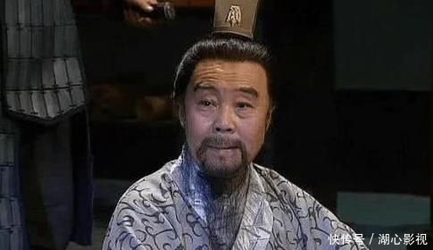 发现|皇上暗中将宰相的衣服上烧个洞,一年后发现洞还在,下令:打开国库