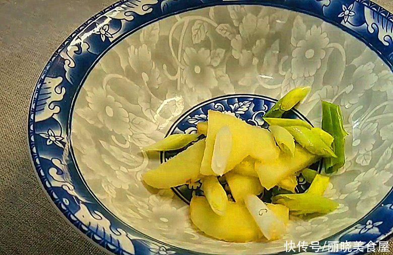 炖鸡汤，切记“三放”“三不放”的小窍门，汤鲜味美，好喝无腥味