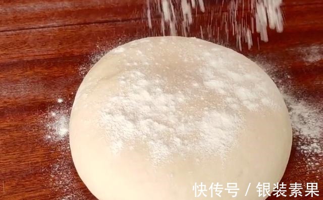 发面直接加酵母粉和白糖是大错，教你一小妙招，发面只需10分钟