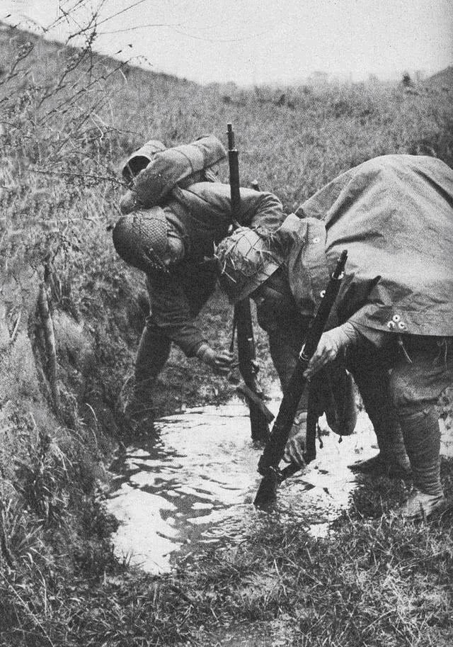 战士|无耻日寇，趁着抗日战士家娶媳妇，偷袭集镇一口气杀害百余人