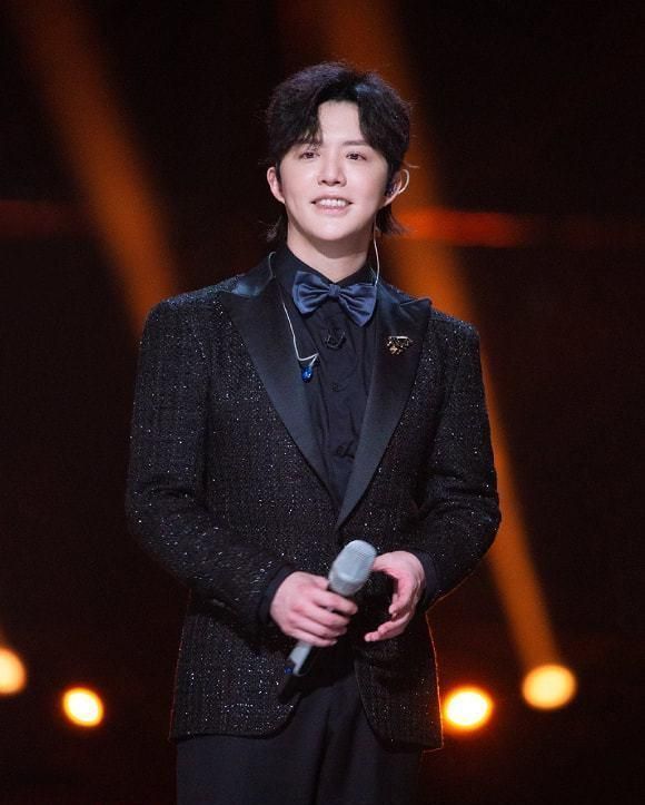 陈小春|李云迪为什么被淘汰？他选错了部落，队长陈小春太轻敌