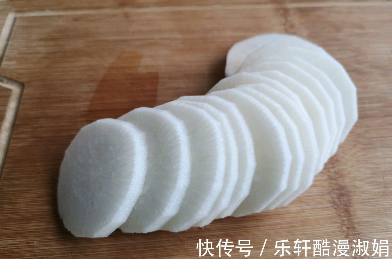 搭配|把腊肉跟萝卜搭配在一起,上锅一蒸,肥而不腻真健康