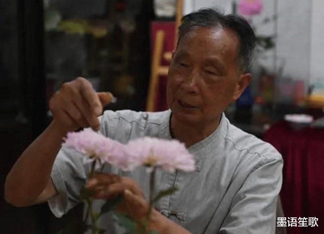 清朝皇后佩戴的通草花，全国仅剩两位八旬老人会做，技艺恐会失传