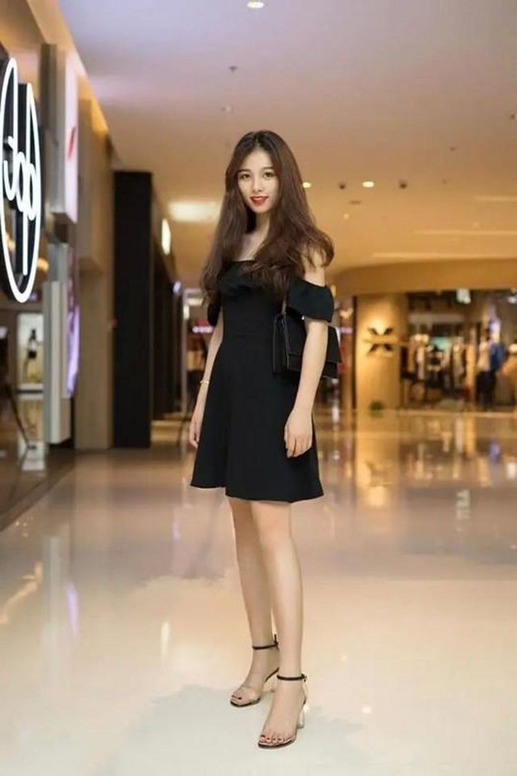 针织衫|街拍美女:穿衣选择蓝色系装束,让你清凉成熟又稳重!