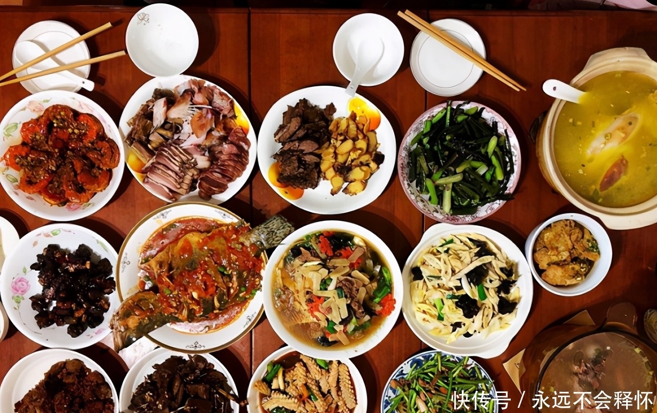 南方人过年VS北方人过年,这差距可真大,网友:要不要这么形象