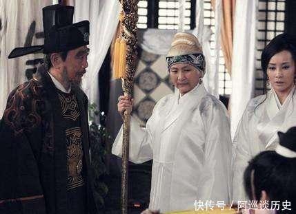 大官|儿子当大官,母亲前去看望,走时为何说我回去便为你准备好墓地