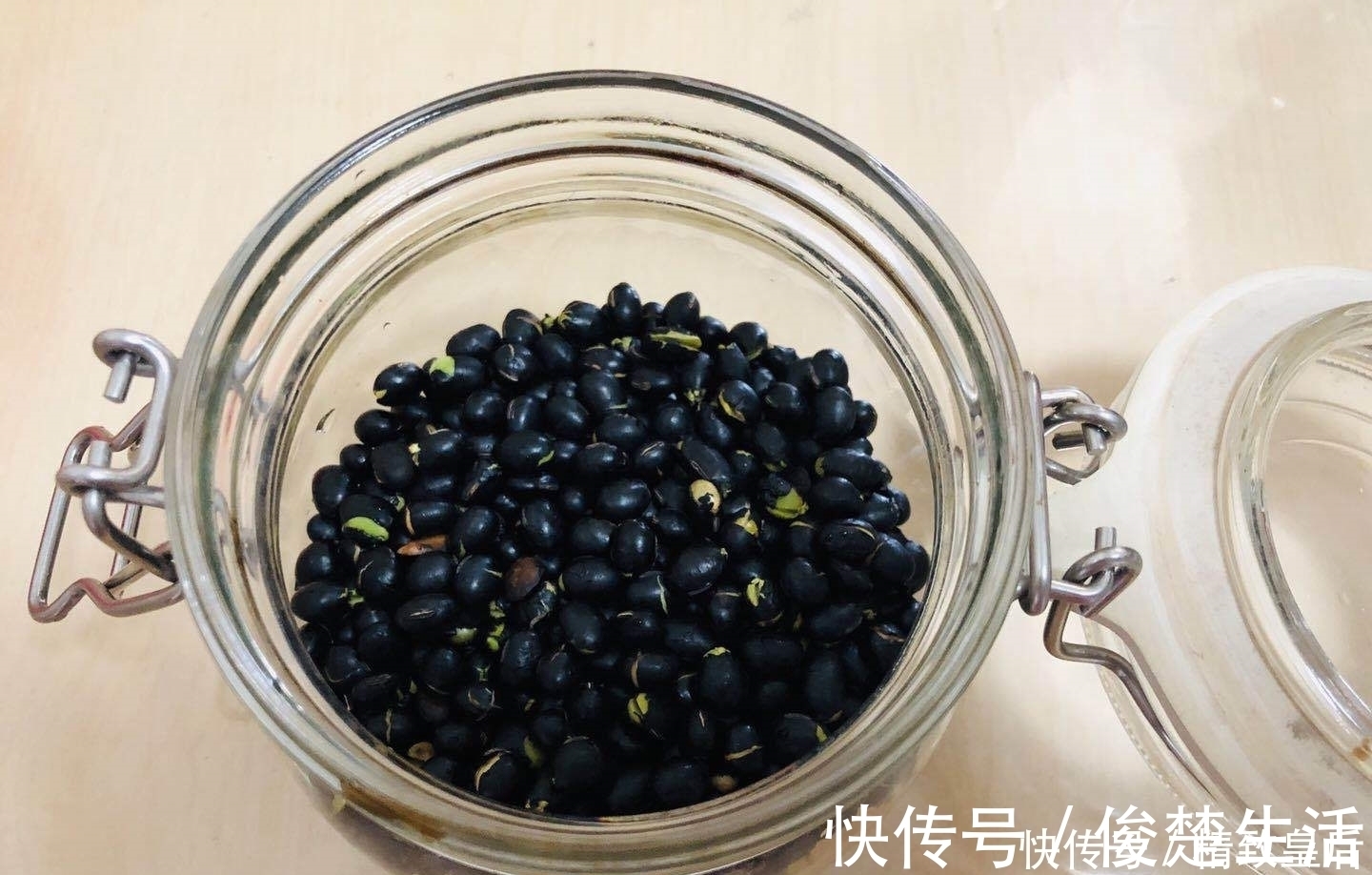 吃法|除了做豆浆和熬粥,黑豆的这种吃法简单还好吃,一天一勺特省事