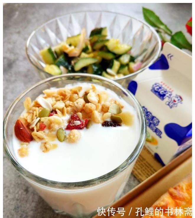 披萨饼|一家四口的早餐，吃披萨最过瘾，有肉有菜还有饼，老公孩子抢着吃