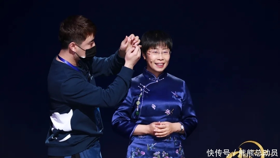 杨雨 带你一起看幕后,《中国诗词大会》点评嘉宾的化妆幕后团队