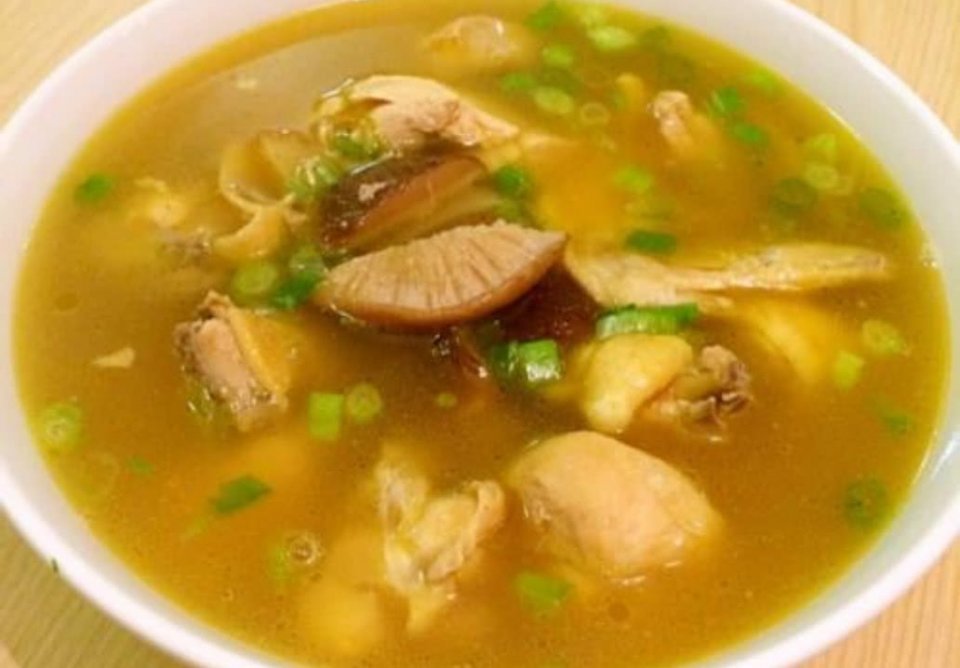 鸡汤|炖鸡汤别傻傻放那么多调味料，只放这一味，鸡汤原汁原味，贼好喝