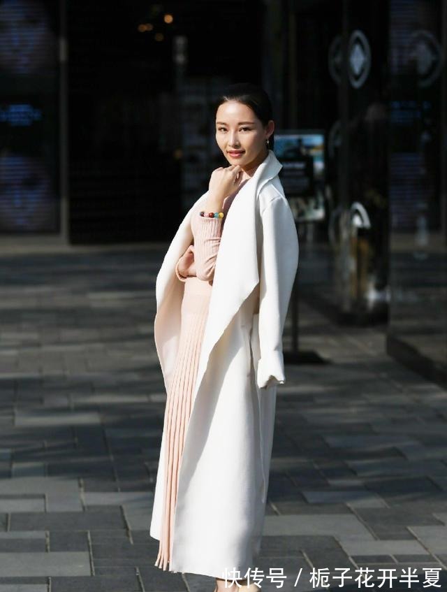 街拍|街拍辣妈这身材，一定是健身房的常客吧