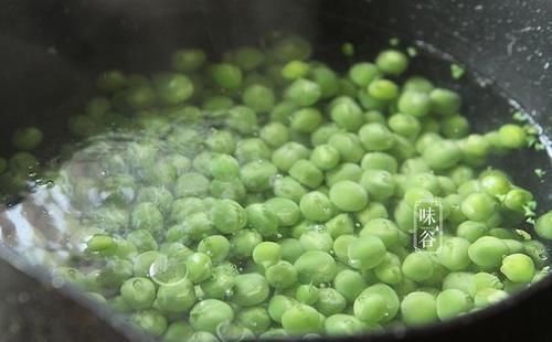 秋天不吃这豆真亏，营养比豆腐还高，加牛肉简单一炒，美味又下饭