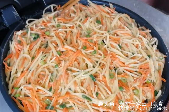  我家|土豆丝里打2个鸡蛋，居然会这么好吃，我家一周吃5次，上桌就抢光
