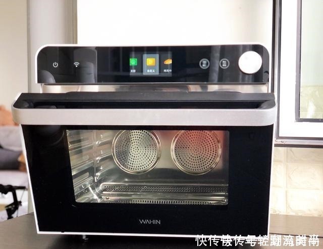 这面包跟棉花一样软,植物油做椰蓉酱竟比黄油还好吃,配方全赠送