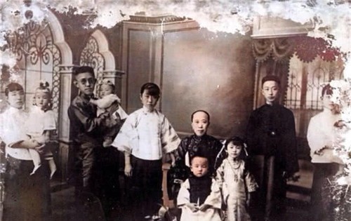 段式巽$他把儿子送小姨家小住,15天后去接,结果被小姨改了姓氏,不还了