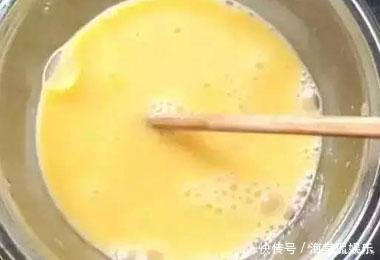 金黄|油炸金针菇最正确的做法,2分钟就学会,金黄酥脆,比炒的还好吃