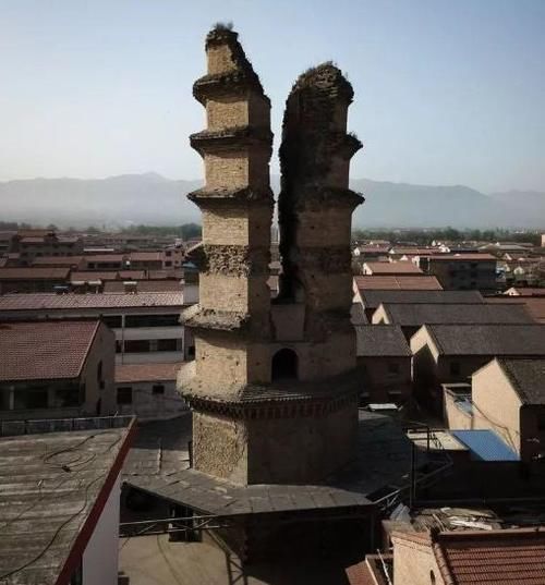感应寺砖塔：被地震一分为二，维持700多年，至今屹立不倒