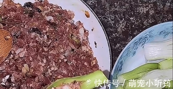 入秋进补,肉别总炒着吃了,搭配这食材,上锅蒸熟浇上料,真鲜香