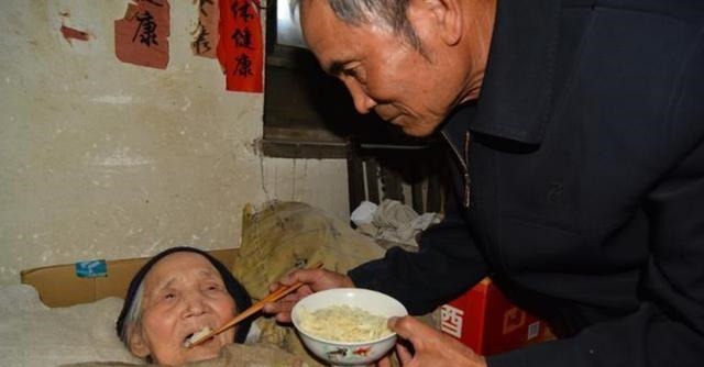 儿户|“双儿户”和“双女户”,父母步入晚年后的生活,差距不止一点点