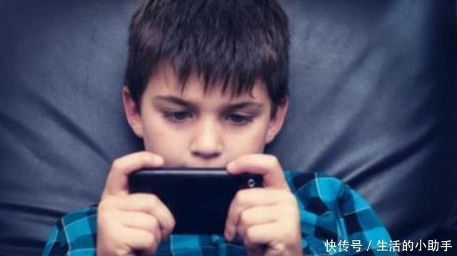 快走|“你个老东西快走开”孙子指着奶奶鼻子骂,宝爸反手就是一巴掌!