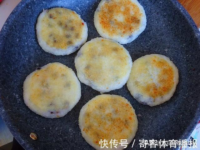 香酥|糯米饭和黑豆是绝配，这么做10分钟上桌，香酥甜润，营养翻倍