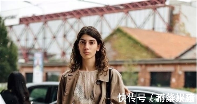 卷发 女人过了40岁,如果你有白头发,少留这3种“发型”,显老没气质