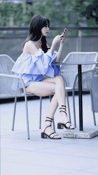 |搞笑GIF:我都不敢这么p,她却敢这么长!