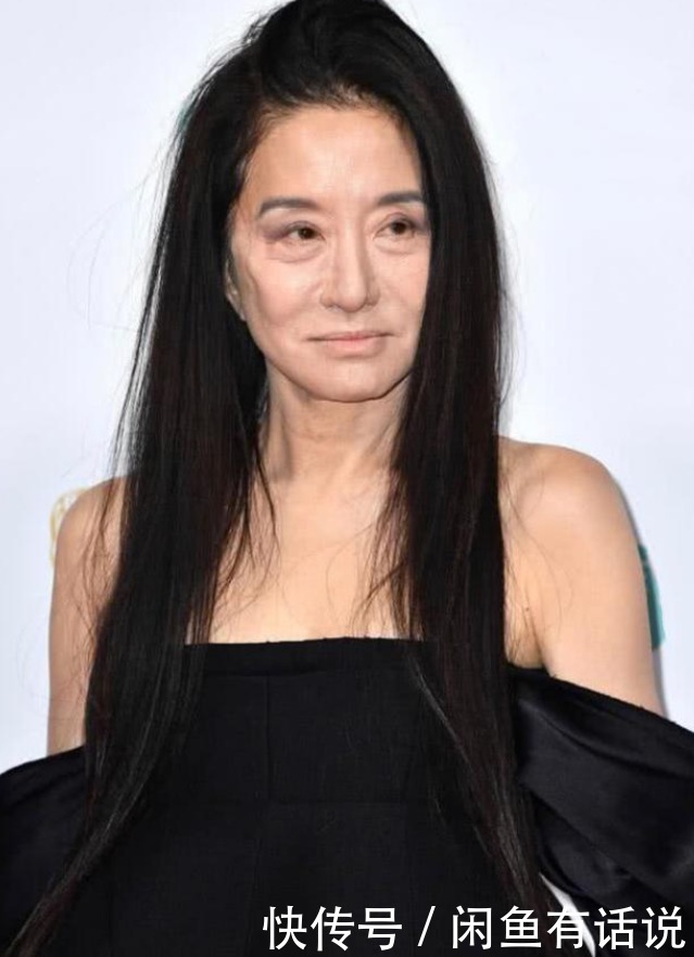 线条|70岁王薇薇还追求纸片身材,穿一身黑气质高级,却被眼睛暴露年龄