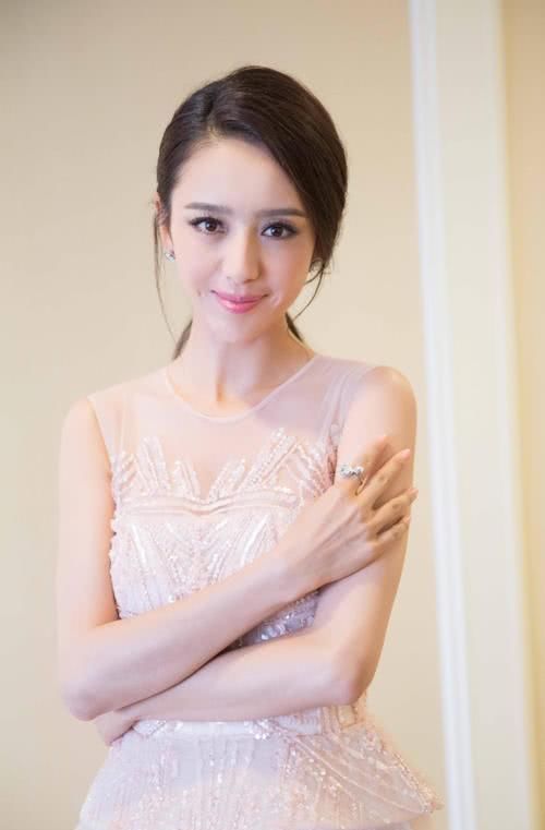 佟丽娅|春晚导演杨东升表示，收视率再高也不用佟丽娅了，原因让人无奈