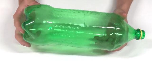 塑料瓶上剪几下,用来晾晒袜子太实用,家家户户都用得到