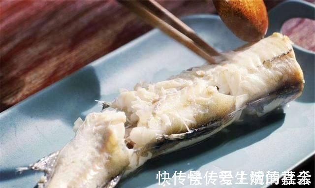 卡住|4岁宝宝鱼刺卡喉,医生称赞:父母的两个果断处理,救了孩子