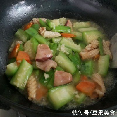 道家常干鱿鱼炒丝瓜|这道家常干鱿鱼炒丝瓜简单快手，超下饭